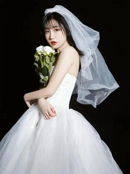 我被自己的照片爱到了一个人的婚纱照