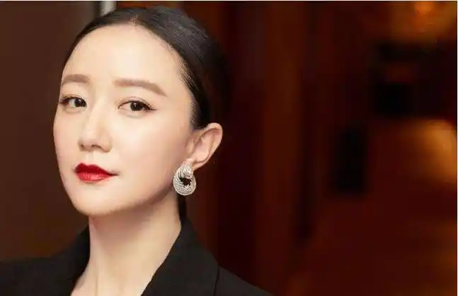 原创她凭一颗痣成名是黄轩的初恋女友点掉痣后变成这样