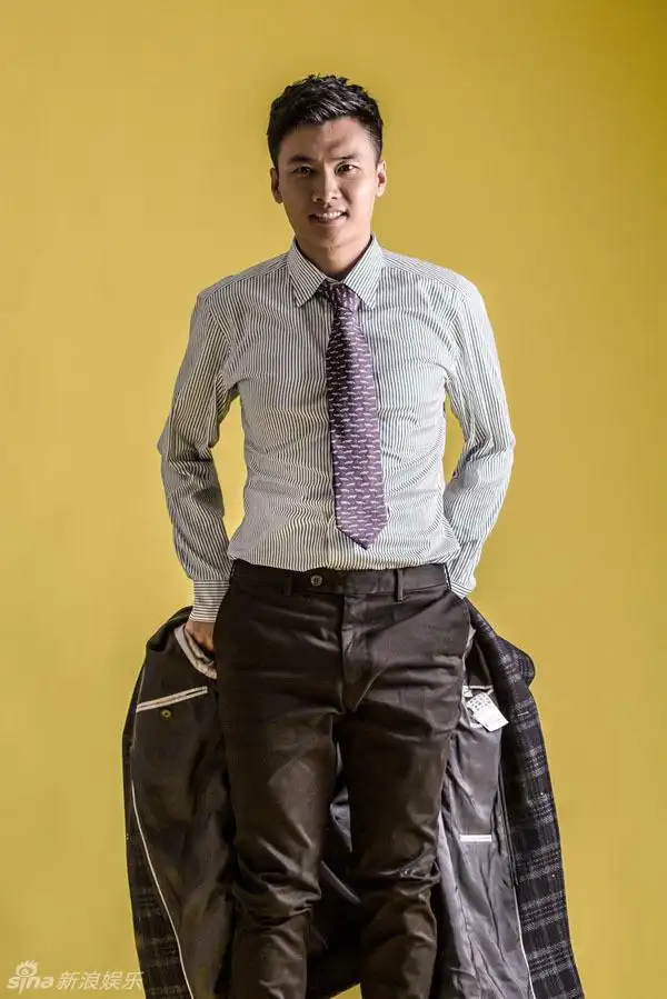 新浪娱乐讯 近日,正在热播的《大江东去》中主演于滨曝光一组最新写真