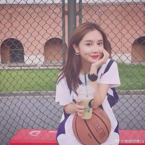 【老司机】美娜:腾讯nba第一美女詹密,甜美又可爱!