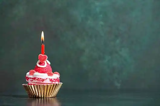 生日蛋糕,燃烧,蜡烛,蛋糕,装饰,深色背景