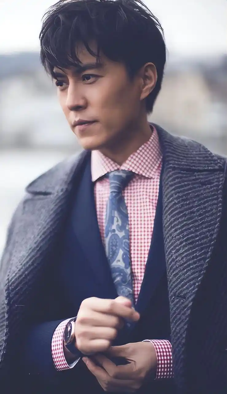 30岁靳东的发型可以称为直线型骨相脸型中的天花板了