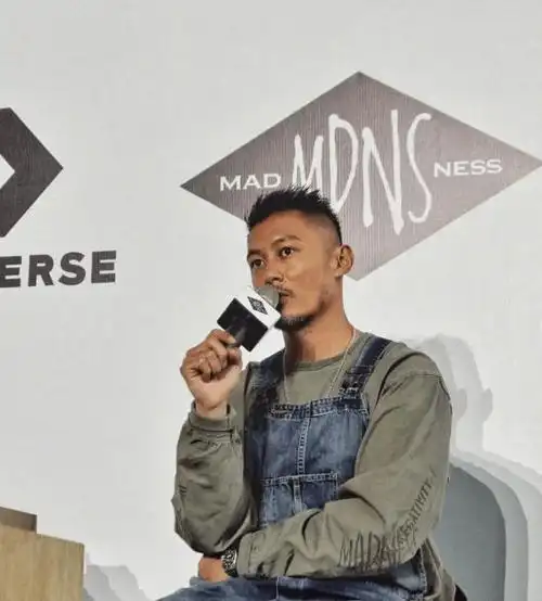 余文乐将拍卖价值超3000万的藏品并将部分捐赠给患病儿童