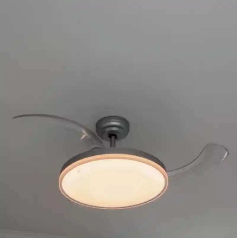 雷士照明是一家著名的照明灯具厂商,其家用客厅灯具以高品质和创新