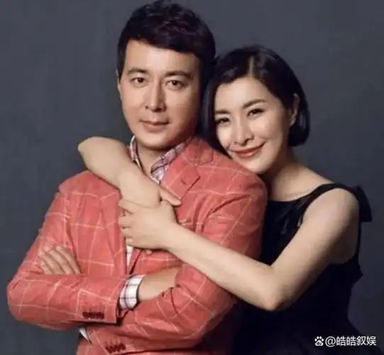 于洋的妻子是王雅捷,比他小9岁,俩人谈恋爱的时,一次于洋去剧组探班