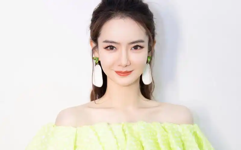 美女明星戚薇电脑桌面壁纸