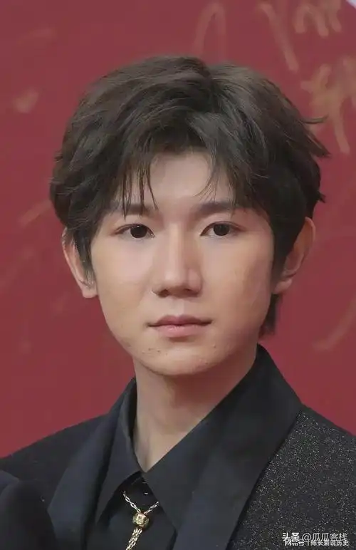 王源是真的不能再抽烟了!