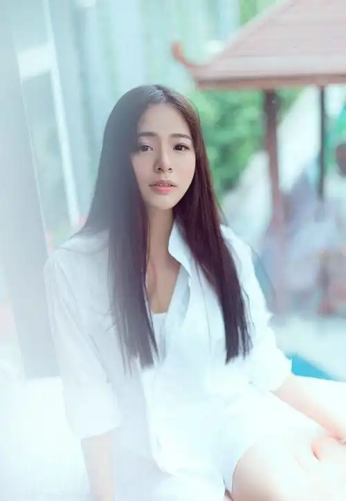 白衬衫美少女夏日清凉唯美写真图片