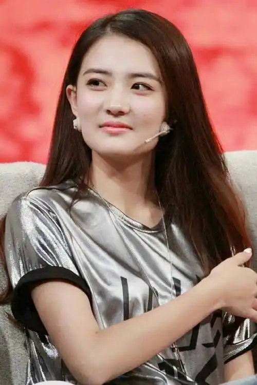 公认的八个方脸女星孙俪幸福徐璐小清新有两个整牙了