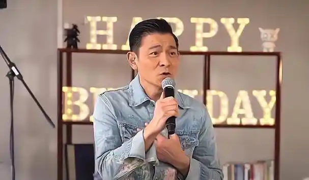 刘德华近照曝光,快60岁的男人还能保持这种状态,真的不多了_歌迷_演艺