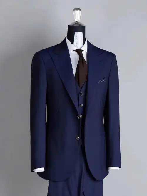一套搞定所有场合的藏青色西装推荐给小白们