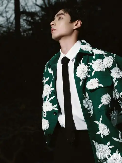 瑞丽服饰美容##胡一天春日漫步大片