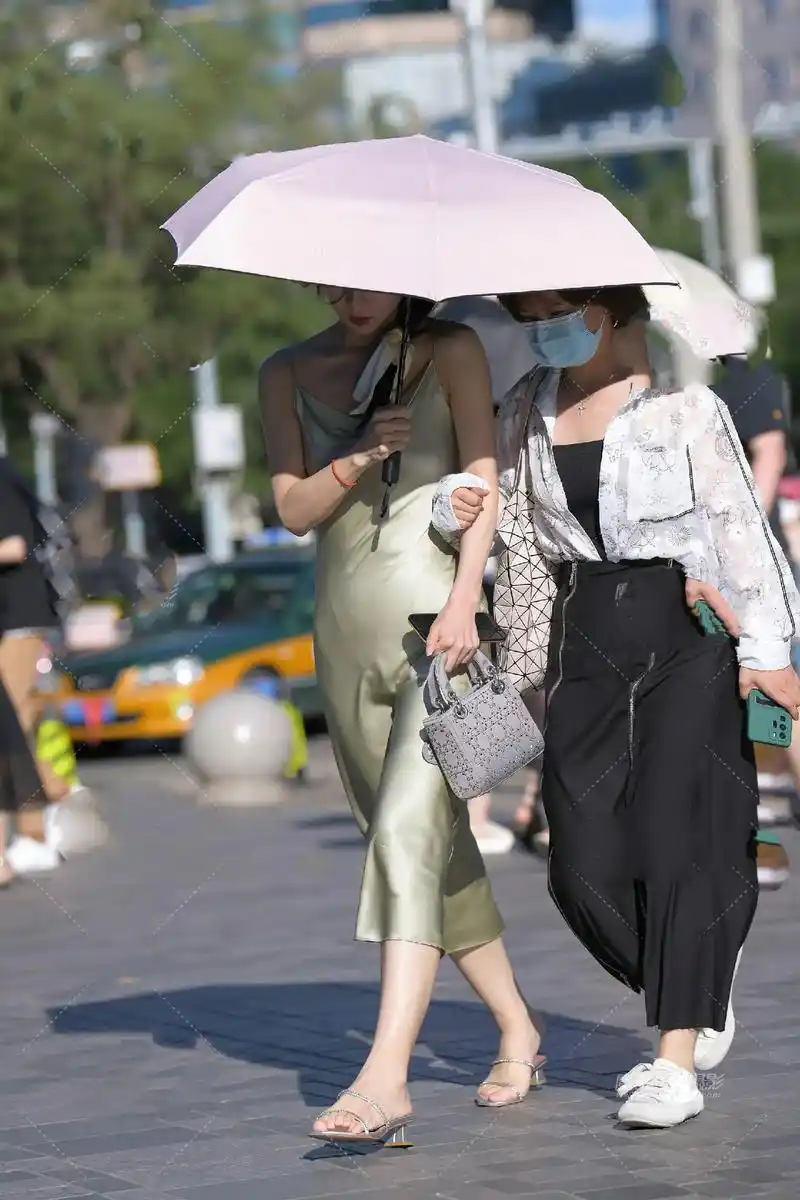 街拍 #大长腿 #好看的小姐姐 # - 抖音