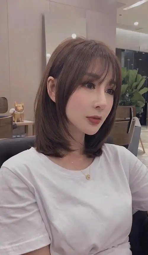 2020年流行 "中发碎剪"_发型