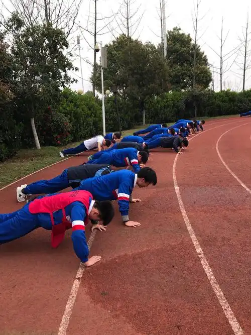 3.27大课间后,男生练习俯卧撑