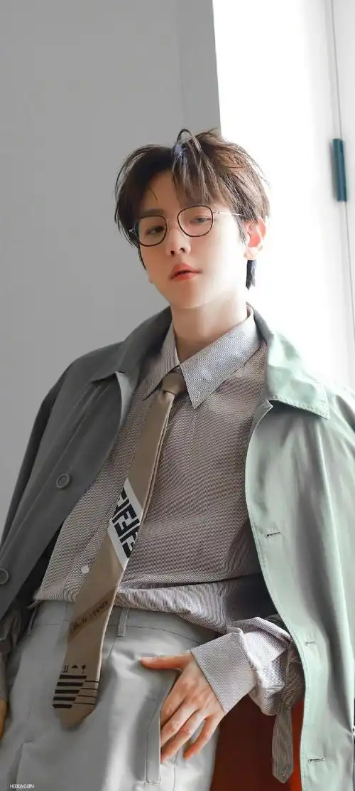 边伯贤费加罗封面##边伯贤