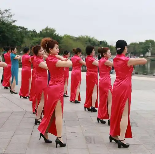 全球旗袍夫人广东惠州总会2019年3月24日第二期金山湖走秀活动圆满