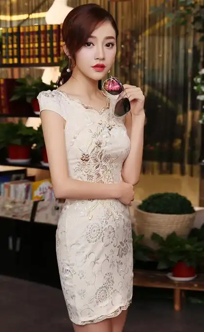 清丽绝俗仪态端庄温婉大方