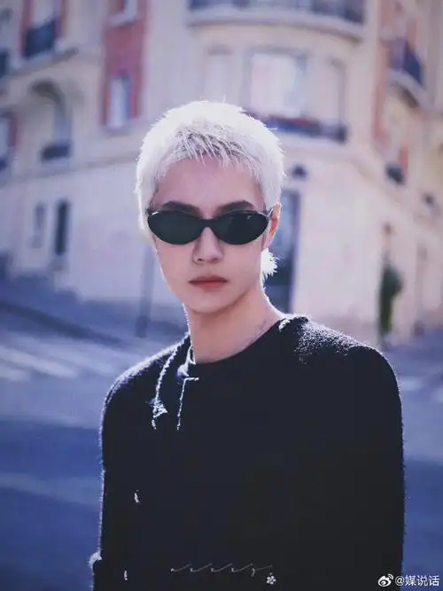 张艺兴,王一博,鹿晗集体换成银色发型