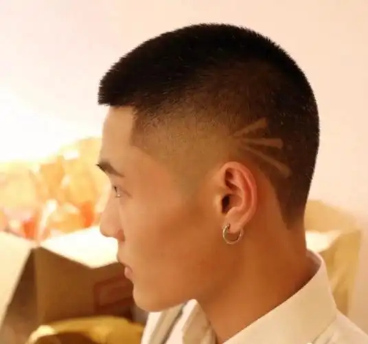 男士方脸不打理适合什么发型?插图1