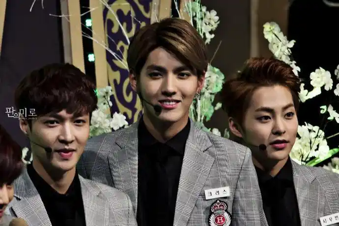 张艺兴# 那些年张艺兴和吴亦凡的同框图 . 来自饭豆圈圈 - 微博