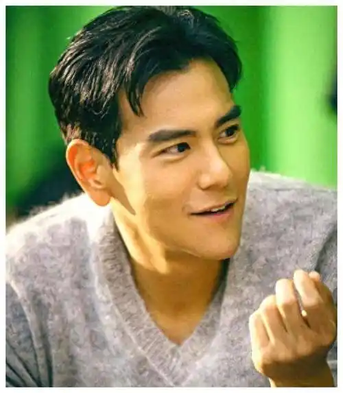 十年前,彭于晏和吴彦祖可谓是帅哥领域的双子星,成为男生们炫耀颜值的