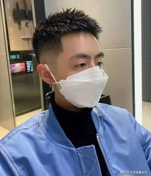 的男生短发,两边剪短中间打薄,精干利落又阳光帅气_发型_效果_头发