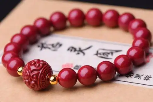 鉴别朱砂手链可以看划线,用朱砂手链在白纸上划几道印记,真朱砂手链会
