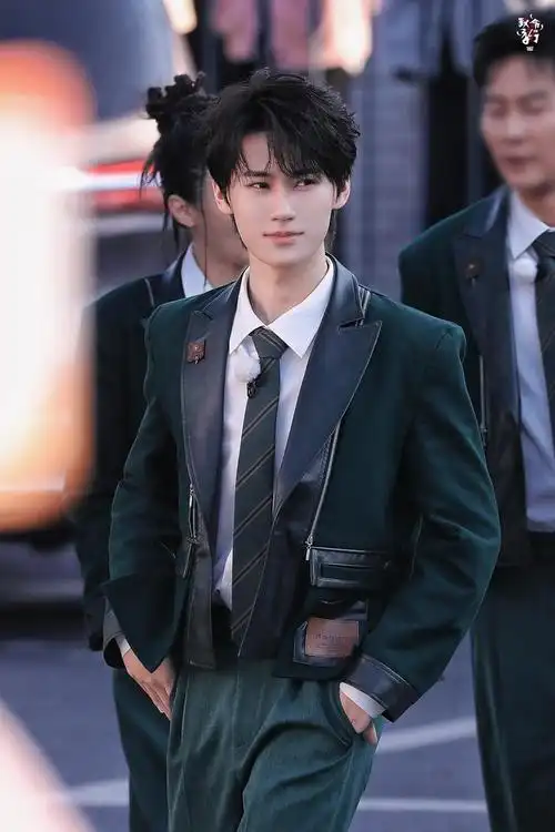 张真源真的是一位十分帅气的小哥哥