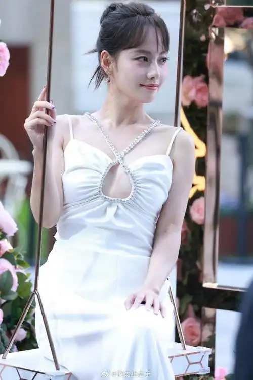 张嘉倪宝格丽活动生图来了这状态也太好了吧真的很美呀