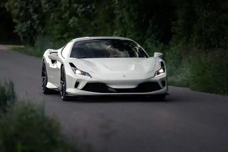 ferrarif8trubuto白色优雅