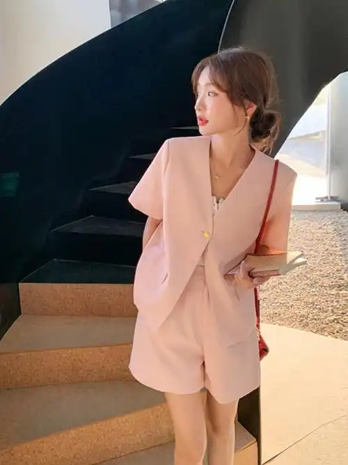 粉色短袖西装套装女夏2024新款高级感气质名媛盐系轻熟穿搭一整