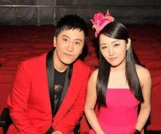 46岁杨钰莹老公曝光是大名鼎鼎的他难怪烧130万的豪车不心疼
