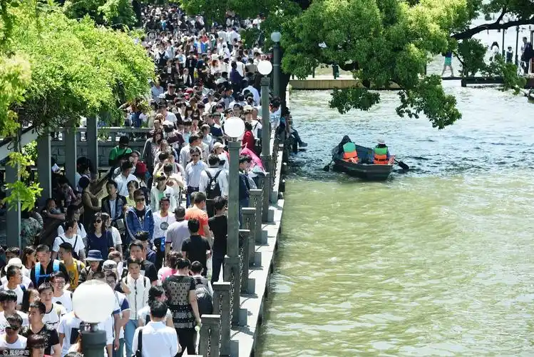 人海中的一股清流!西湖美女巡逻队帅气吸睛