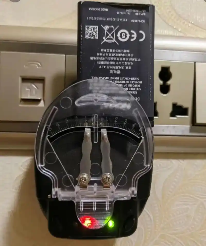 一代经典,万能充电器,谁没用过?现在却什么也充不了.#旧时光