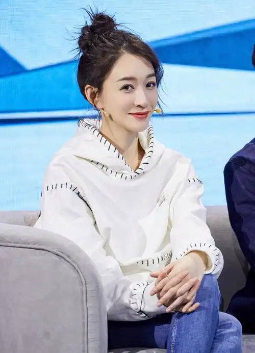 别再看大嫂了,李小冉才是yyds,去新浪扫楼美的像20 的少女