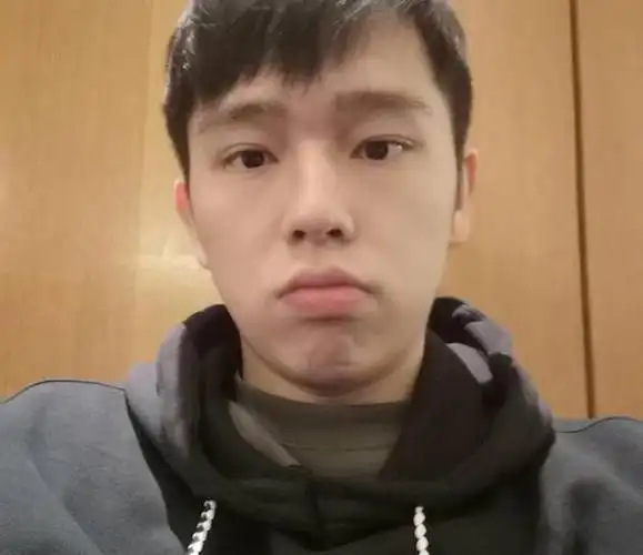 看到陈飞宇的哥哥陈雨昂大家不淡定了,都想当陈飞雨的嫂子