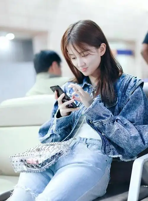 "豪门千金"乔欣:住3亿豪宅,背百万名包,她的背景有多牛?