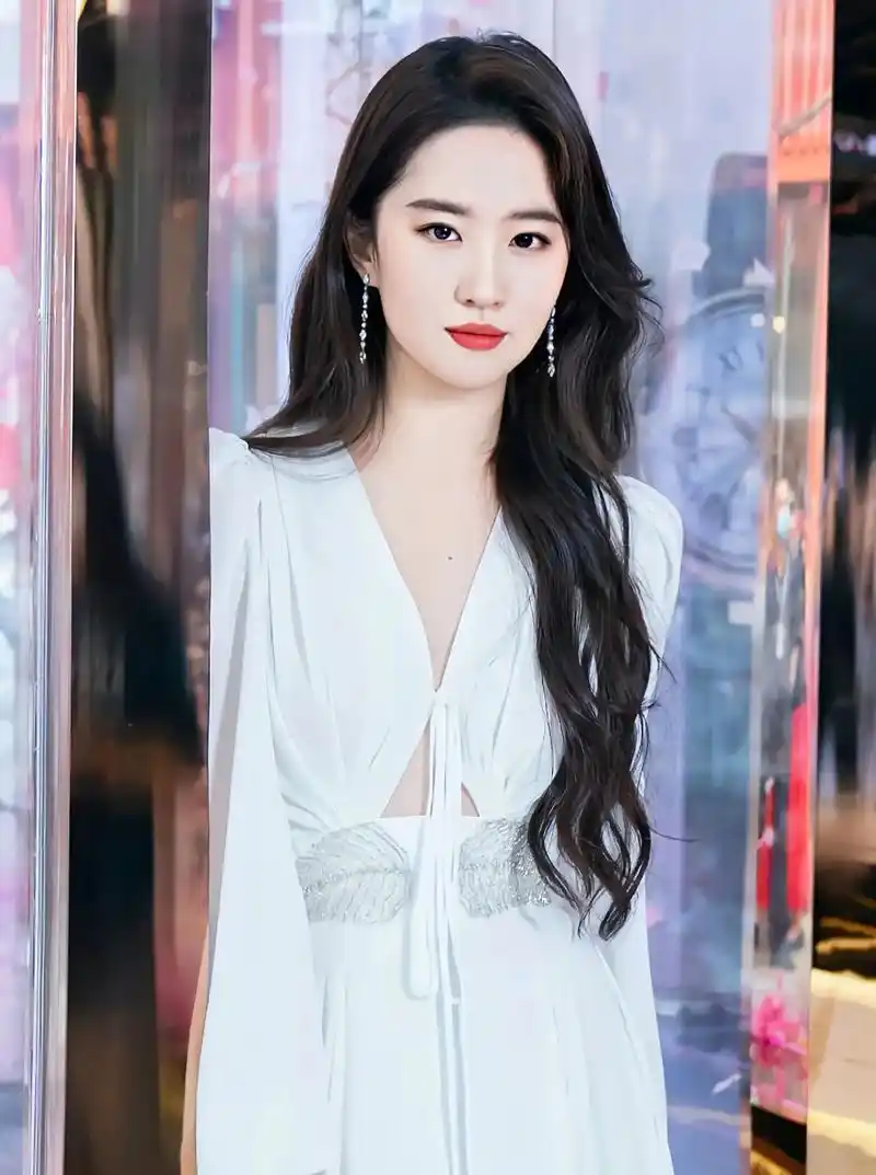 刘亦菲搜 ,1987年8月出生于湖北省武汉市,影视女演员,歌手