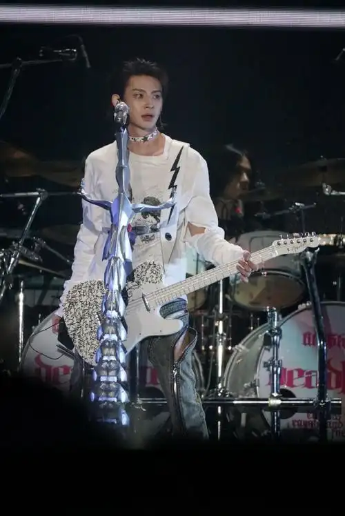 小鬼王琳凯超话生图直出,不加水印,随意扩散,#小鬼把更多时间花在音乐