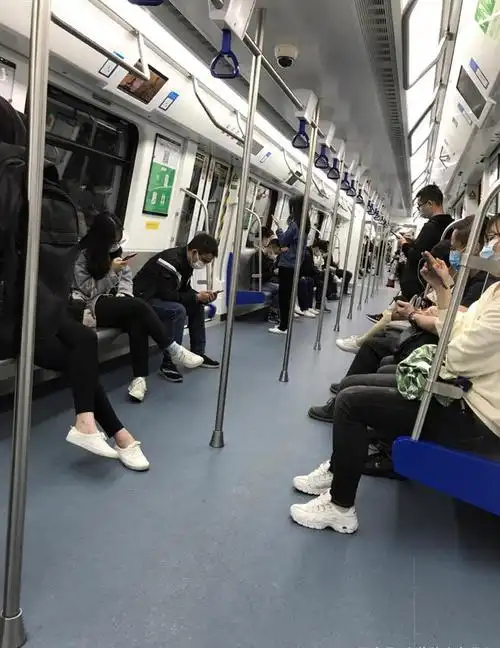 深圳:疫情之下,坐地铁下班有什么感受?_网易订阅
