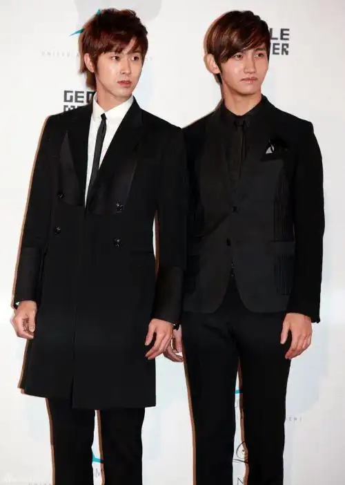 韩国天团exo平均身高揭秘:鹿?踮脚拍照 灿烈长腿欧巴