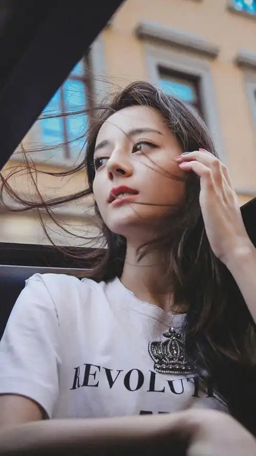 迪丽热巴可爱俏皮生活写真,高清图片,手机锁屏桌面-壁纸族