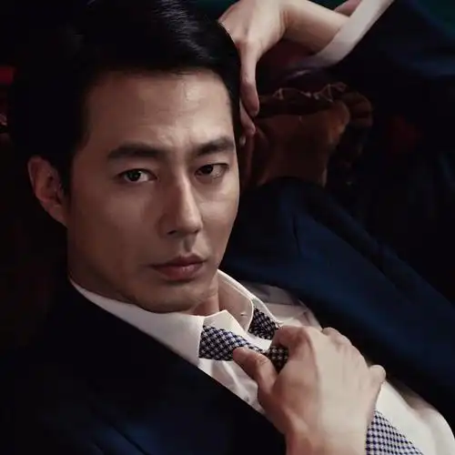 这样的眼神谁能抵挡～赵寅成全新广告释放性感男性魅力,女生的小心脏