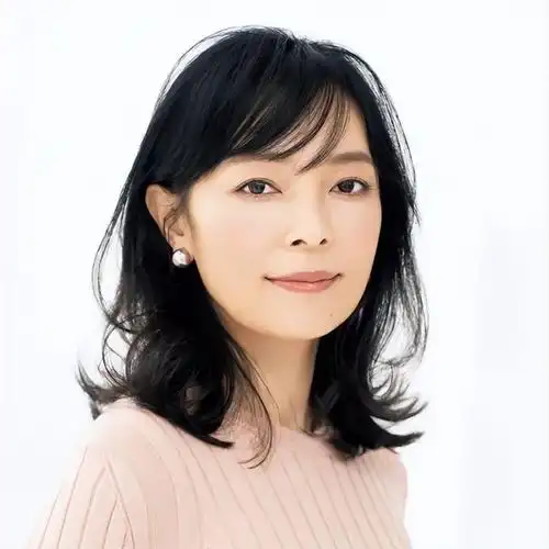 40岁女人的发型应以得体为主,这9款妈妈"中长烫",你一定喜欢