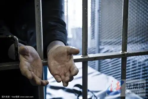 男子坐牢"上瘾"13次入狱 狱警为其联系司法局谋业?