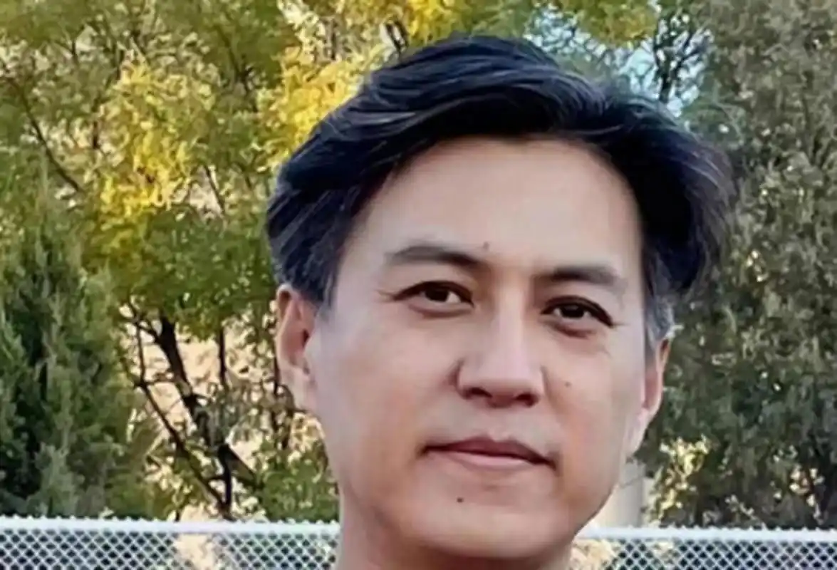 靳东的近日照片,看得出来老了很多,但是还是有气质[鼓掌]