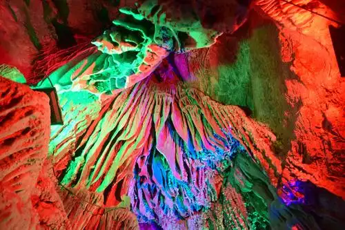 有朋自远方来,不亦悦夫!!!—————广东省阳江市阳春春湾龙宫岩 -