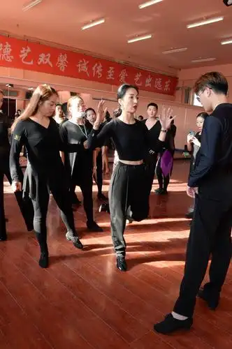 方能学真本事——全国拉丁舞冠军曲远菲担任远东舞校第二十一期教师班