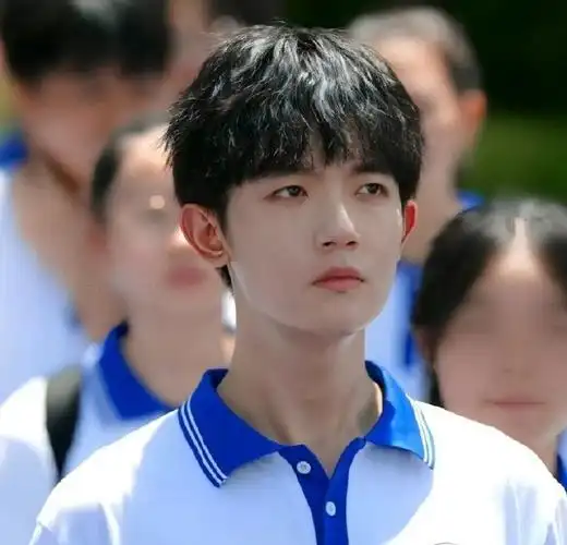 李明德像带沈耀来无限超越班#李明德《无限超越班》的证件照,简直就